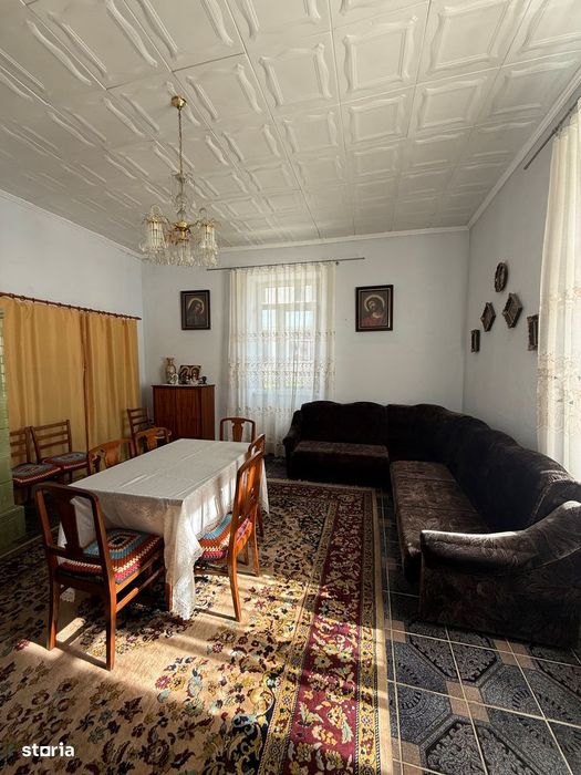 Casa in Bran cu SPATII  COMERCIALE, zona centrala