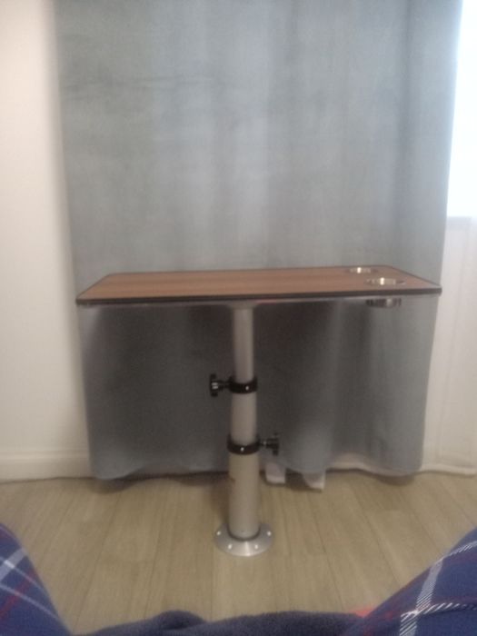 Vând masa reglabila pentru camera rulotă