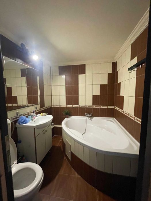 Particular vand aprtament 3 camere 7/8 zona Margeanului