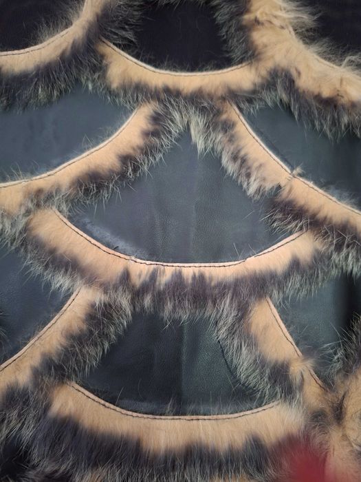Bluza cu inserții de blană