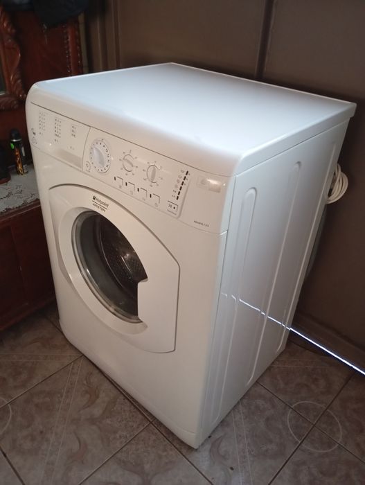 Mașina de spălat Hotpoint Ariston cu uscator