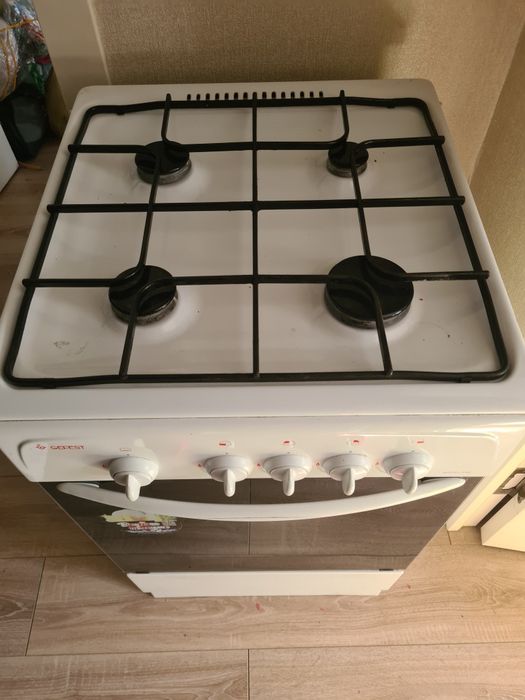 Продам газовую плиту