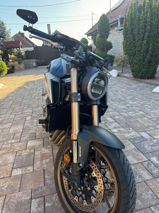 Vând Honda CB650R