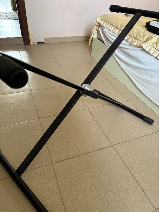 Стойка за синтезатор