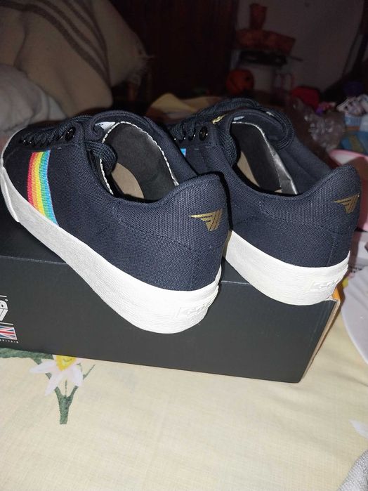 Нови кецове от Англия