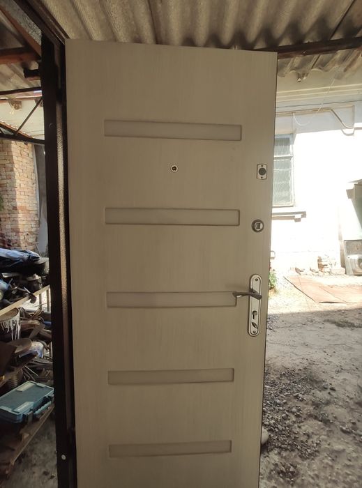 Железная дверь дутая