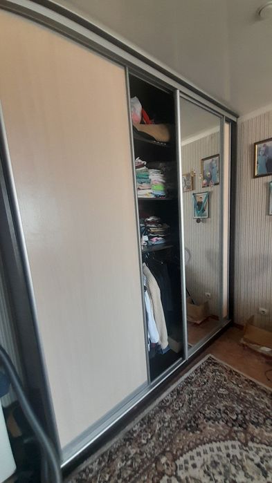 Шкаф купе с зеркалом