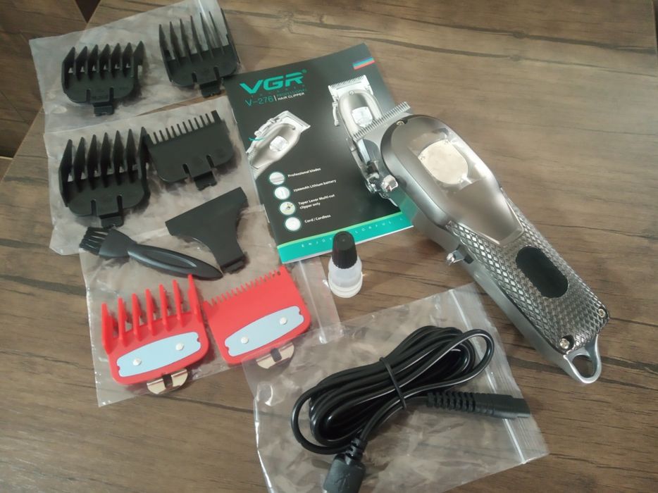 Новая профессиональная машинка для стрижки волос с насадками и дисплее