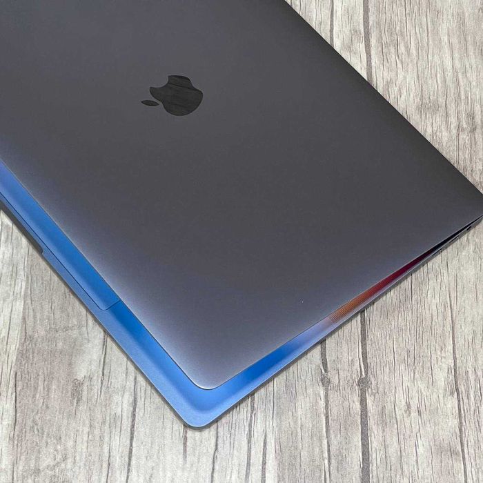 б/у MacBook Pro 15” i7/ 16Gb/ 512Gb / 2018г.