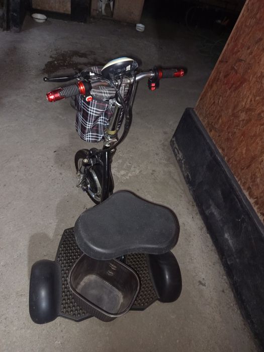 Продам б/у электросамокат