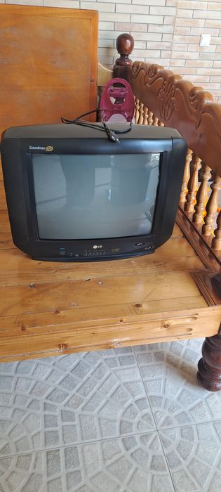 Телевизор LG чёрный