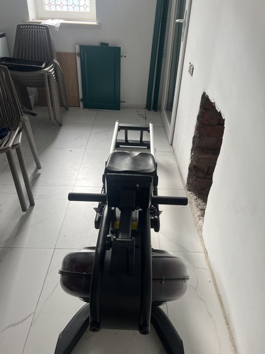 гребной тренажер CardioPower RW600.