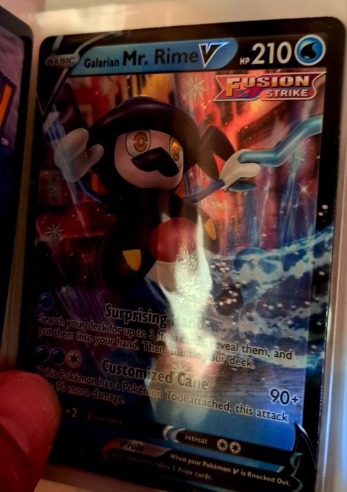 Vând lot Pokémon TCG format din 5 mini albume cu cărți Pokémon.