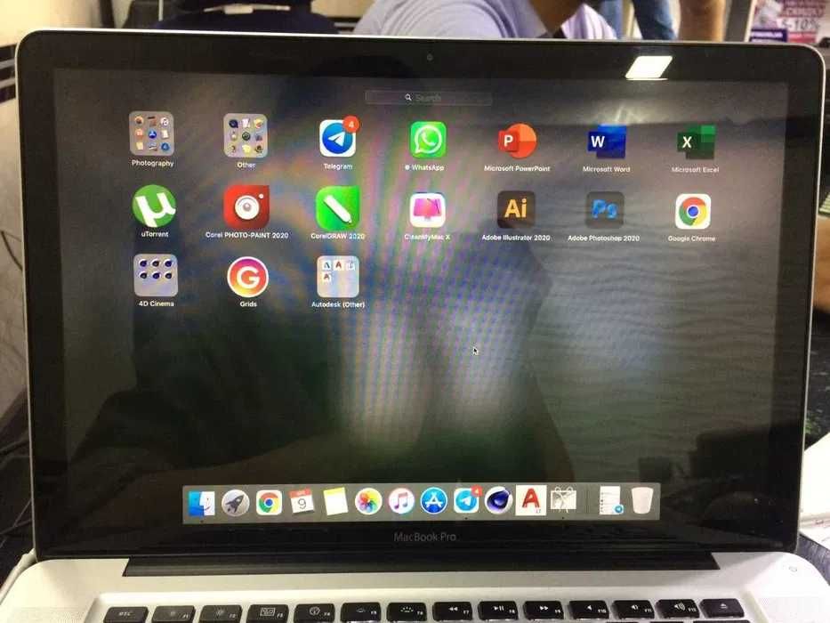 Apple MacBook Pro 17 (8gb/240SSD)