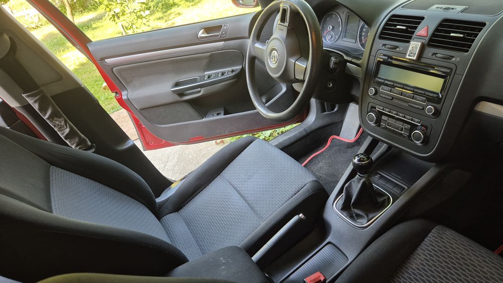 Продавам Volkswagen Jetta 1.6 tdi