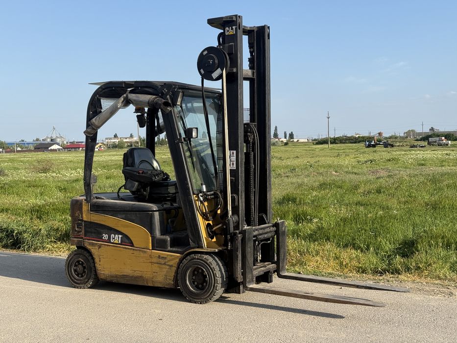 Linde transpaleta stivuitor electric