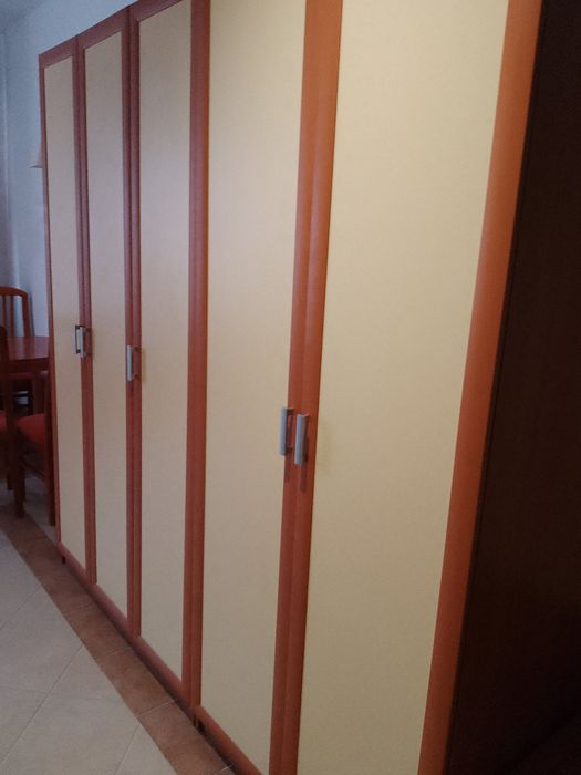 Продаваме трикрилни гардероби