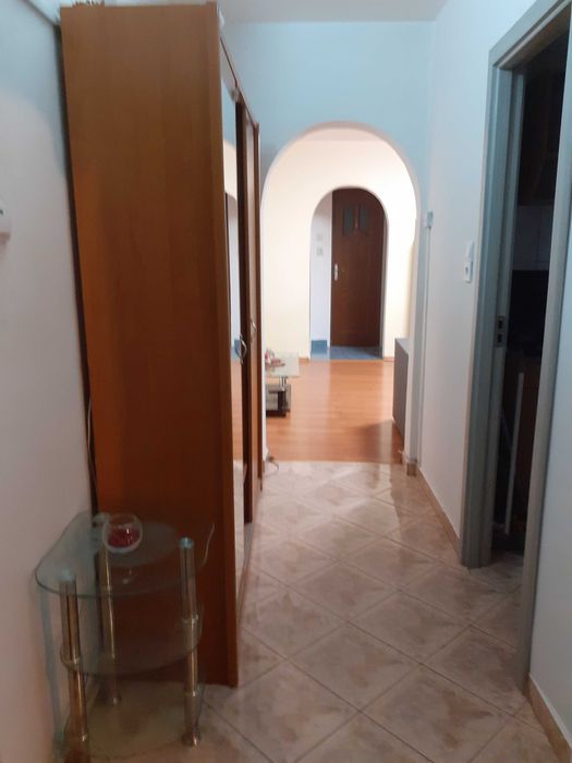 Închiriez apartament