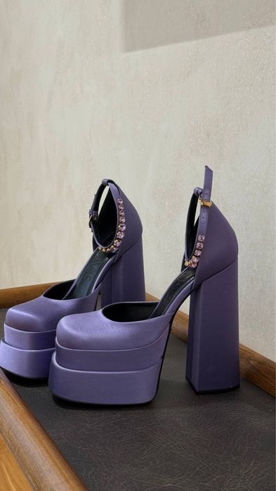 Продам срочно! Туфли Versace