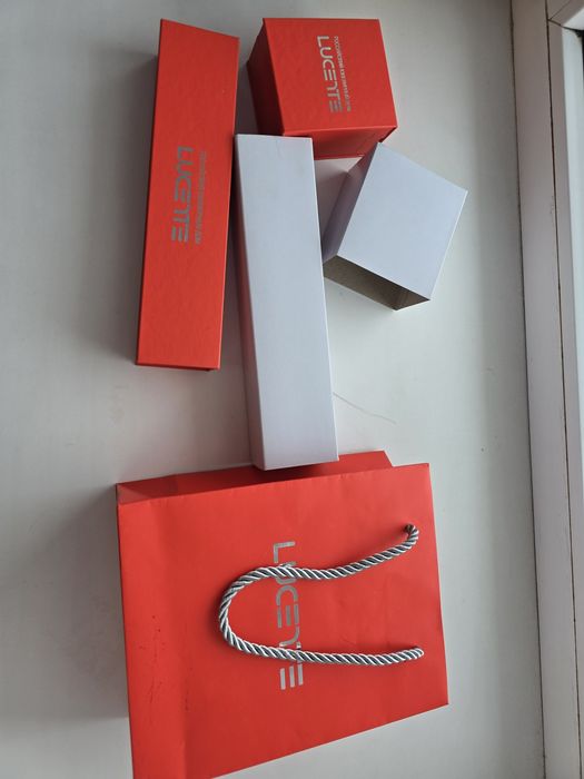 Брендовые коробки пакеты