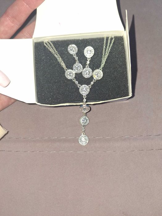 Комплект Avon колие и обици