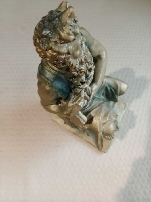 Елегантна декоративна статуетка на Нептун- Римският бог на моретата.
