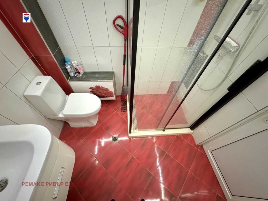 Дава се под наем Тристаен апартамент в Русе, Център - 118 кв.м за 612 € - Снимка #14