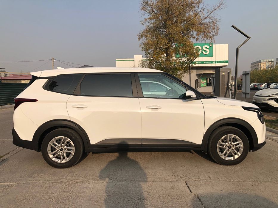 Kia Carens 1 позиция 2024 года