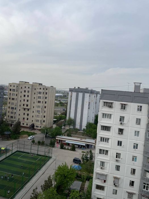 Комната метро олдида