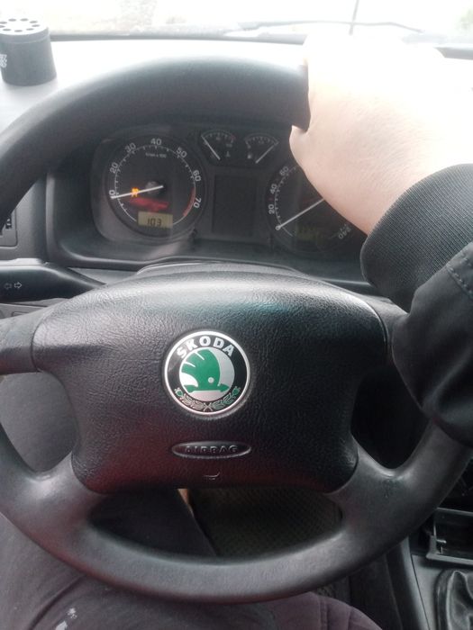 Продам  срочно машину