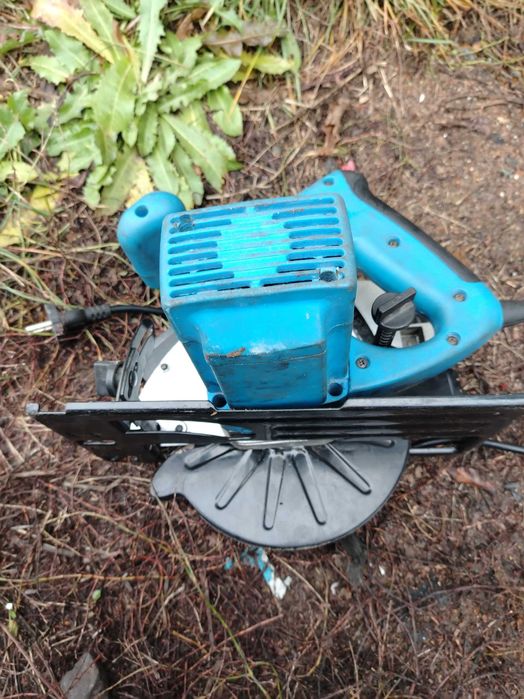 Дисковая пила с лазерным указателем.