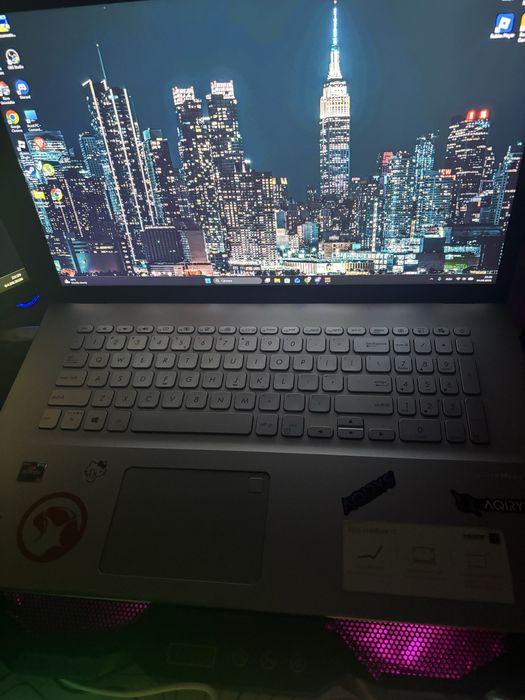 vand laptop asus vivobook17 in stare foarte buna
