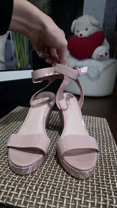 Sandale lăcuite roze-nude nr40