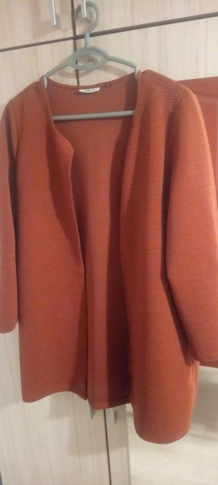 Дамска жилетка в кафяв цвят