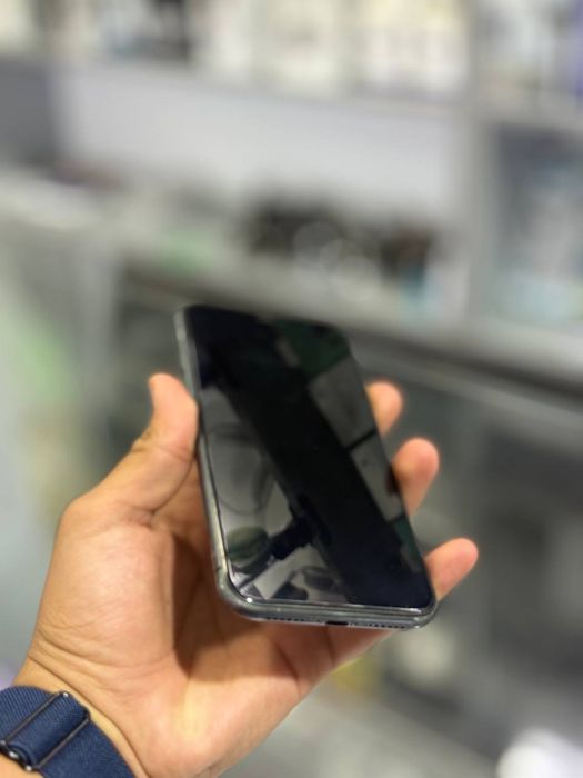 iPhone 11 black idial
