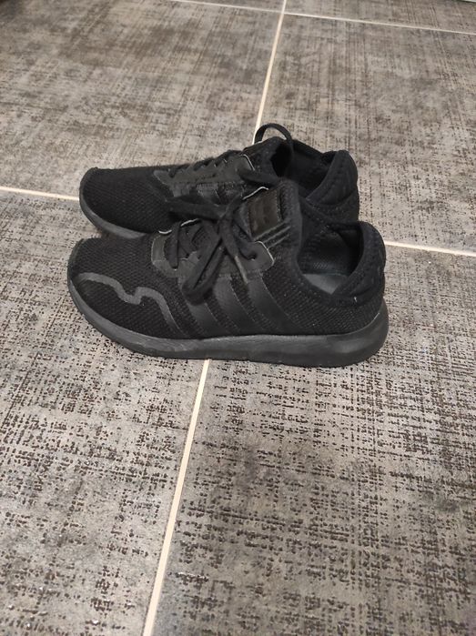 Маратонки адидас 35 номер