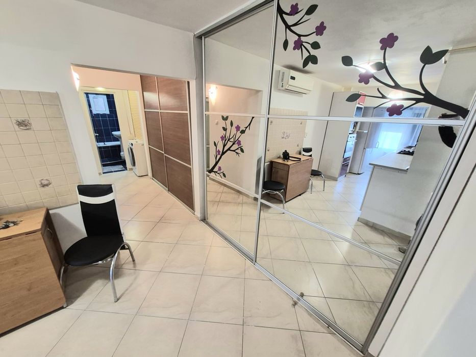 Închiriez 3 camere micro 16