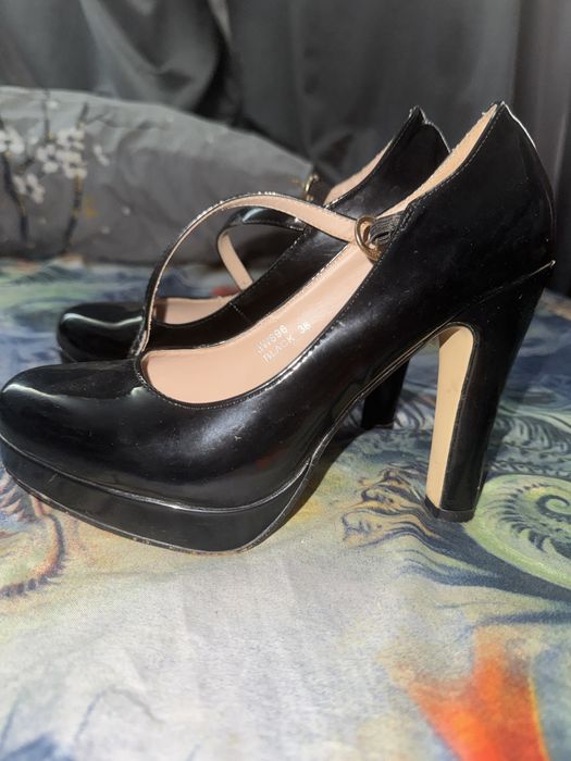 Pantofi cu toc din piele