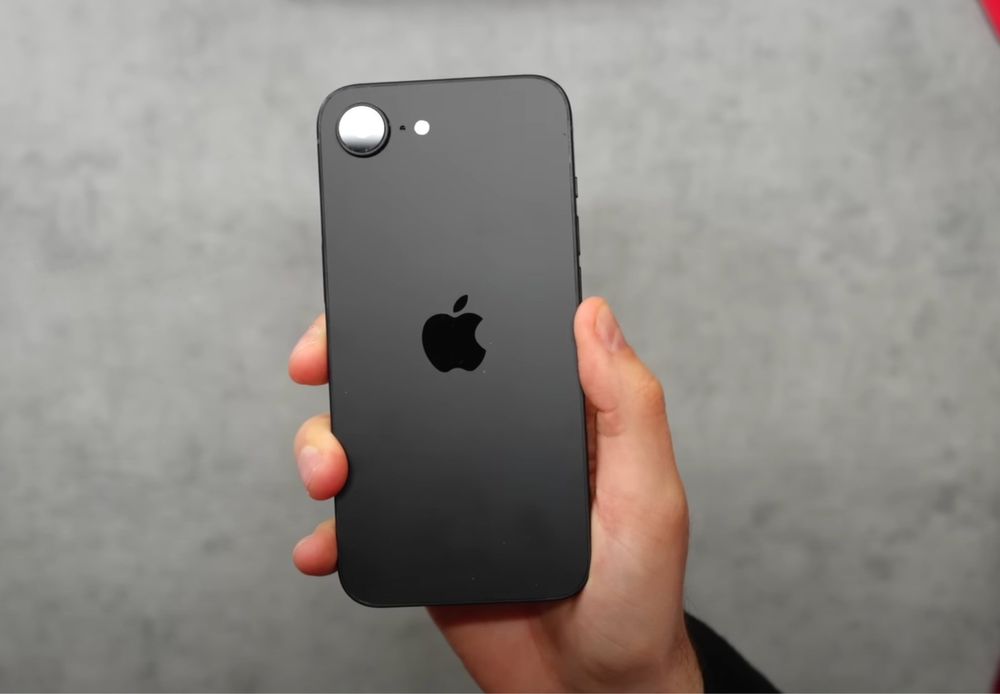 Новый Apple IPhone 16e • Телефон •