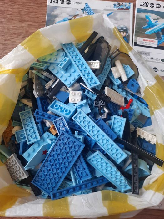 Продаю лего самолет с инструкцией