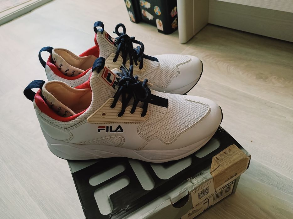 Продам кроссовки Fila