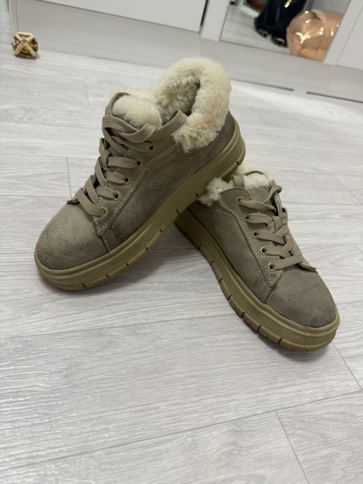 продам зимние кроссовки