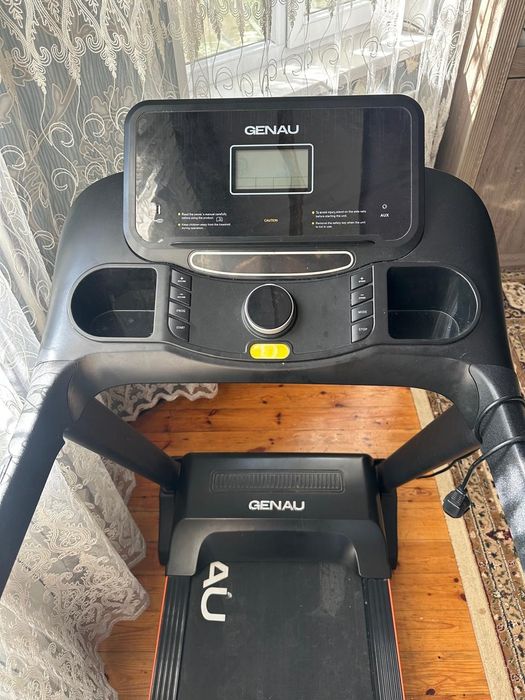 Беговая дорожка, тренажерная