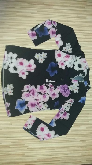 Дамска риза на цветя