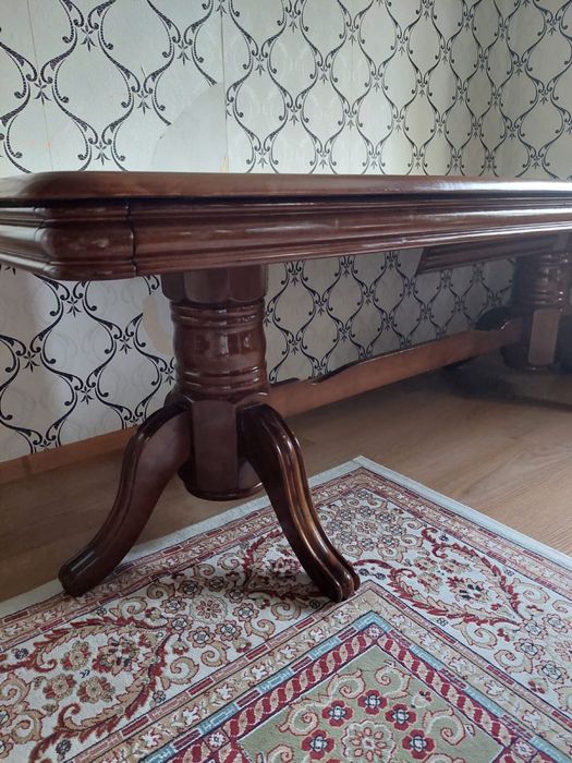 Продам гостевой стол из чистого дерева