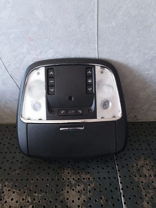 Plafoniera fata suport ochelari jeep grand cherokee 4 wk wk2 p68146915ab