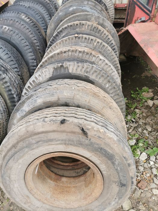Vând cauciucuri 8.25pe 15