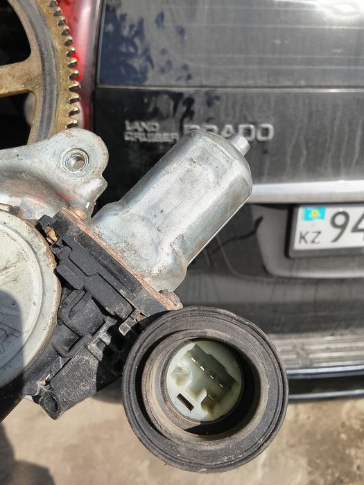 Стеклоподъёмник от Прадо 120 моторчик