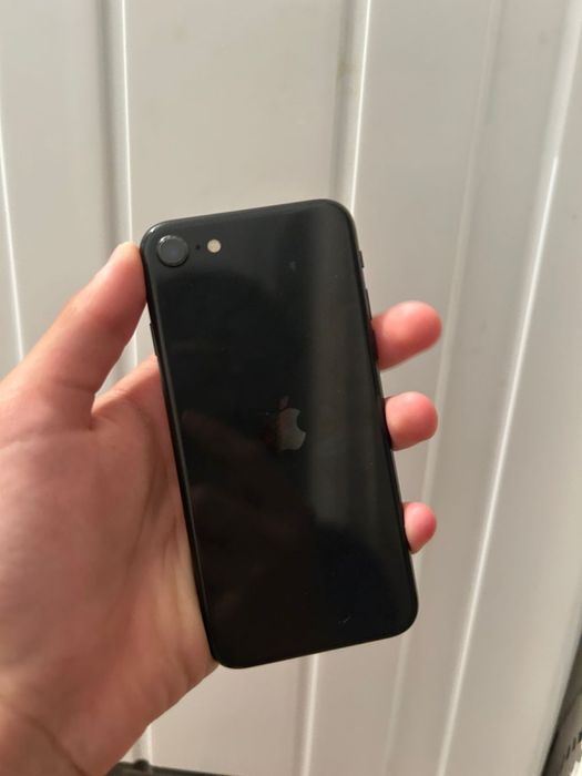 iPhone SE черный цвет