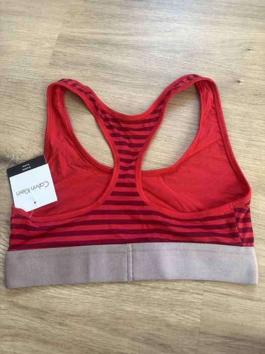 Спортен сутиен calvin klein xs